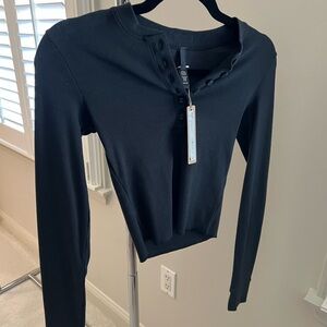 NWT SKIMS cropped black  Ribbed Henley Top